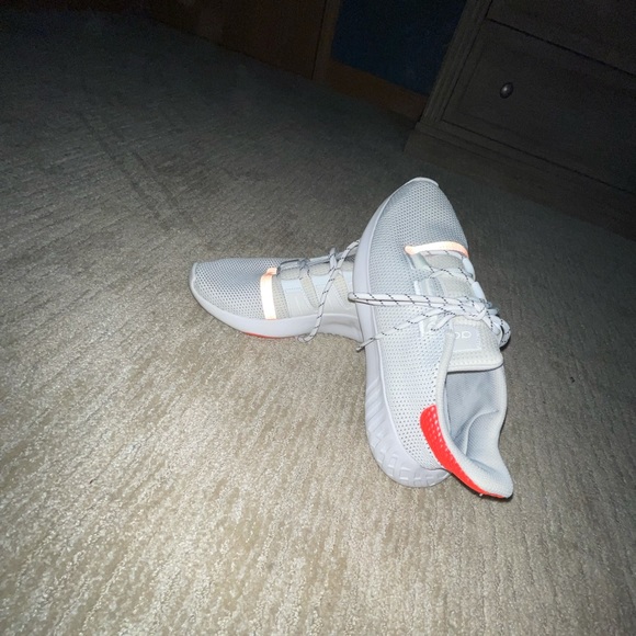 Adidas Tubular Dusk ‘White Solar Red’ - Picture 3 of 4